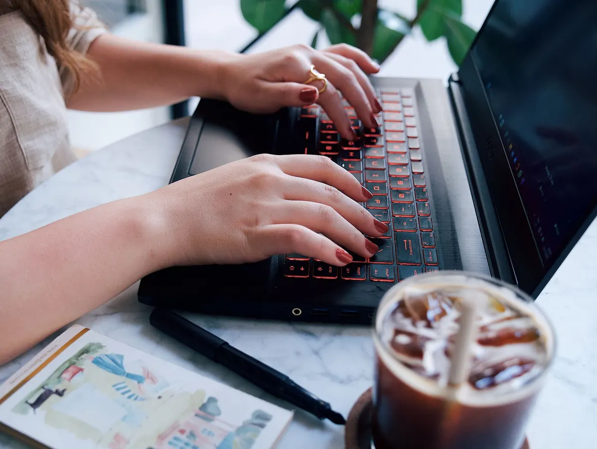 How to Pitch a Personal Essay to UK Magazines: A Practical Explainer